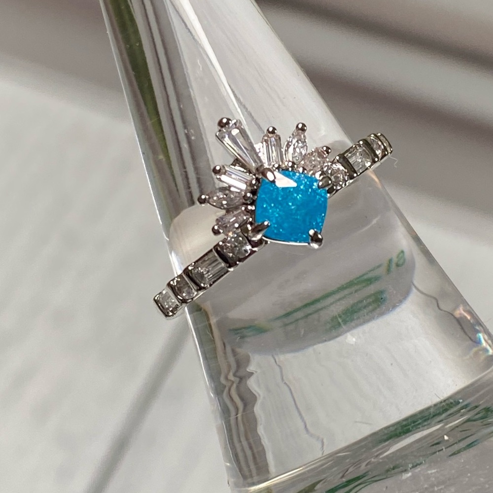 NWT RBP4592 | The Emerson Ring | Blue Topaz Ice Crystal | Rhodium | Size 8